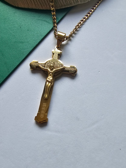 Fio com Cruz de São Bento