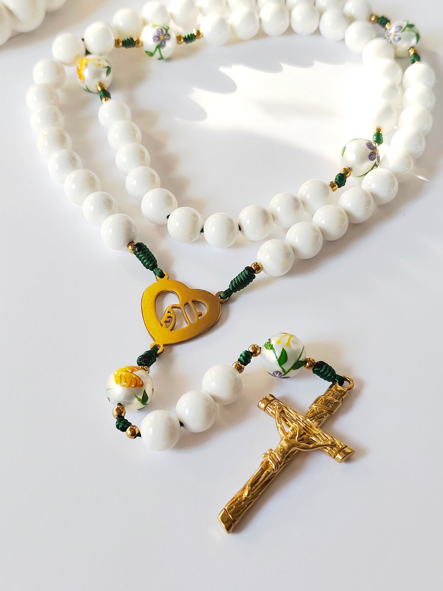 Terço Primavera - com Pai Nossos com Flores e Borboletas Pintadas à Mão