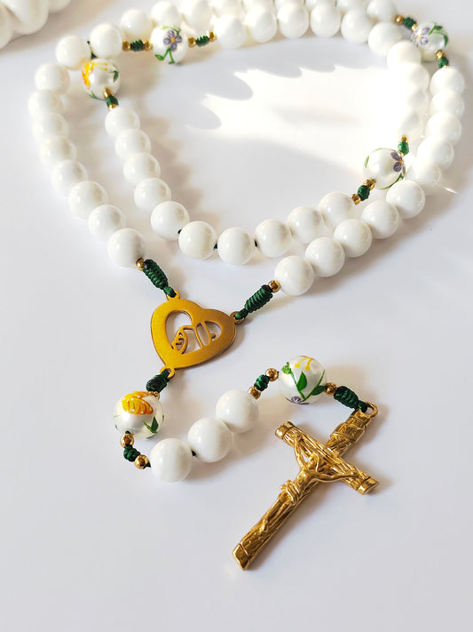 Terço Primavera - com Pai Nossos com Flores e Borboletas Pintadas à Mão