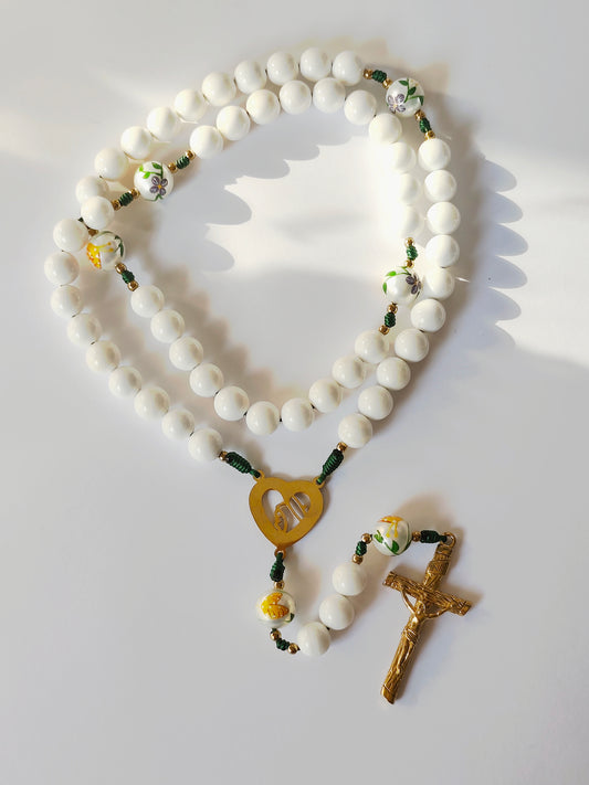 Terço Primavera - com Pai Nossos com Flores e Borboletas Pintadas à Mão