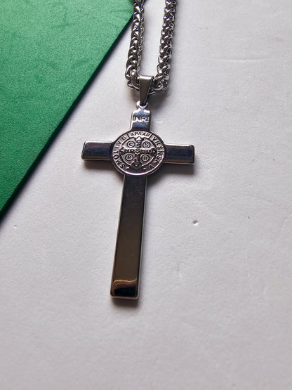 Fio com Cruz de São Bento