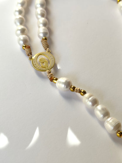 Terço Artesanal em Pérolas Naturais de Água Doce - com Nossa Senhora