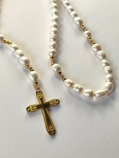 Terço Artesanal em Pérolas Naturais de Água Doce - com Nossa Senhora