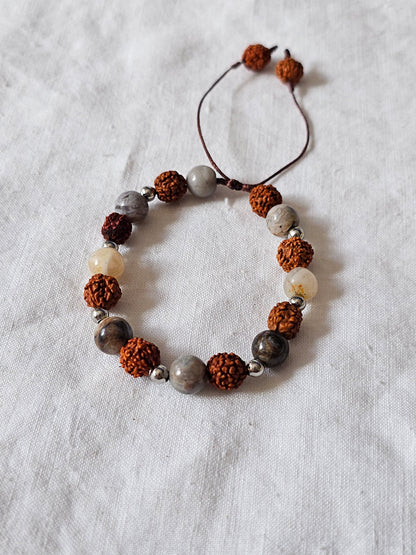 Pulseira em Rudraksha e Ágata Bambu