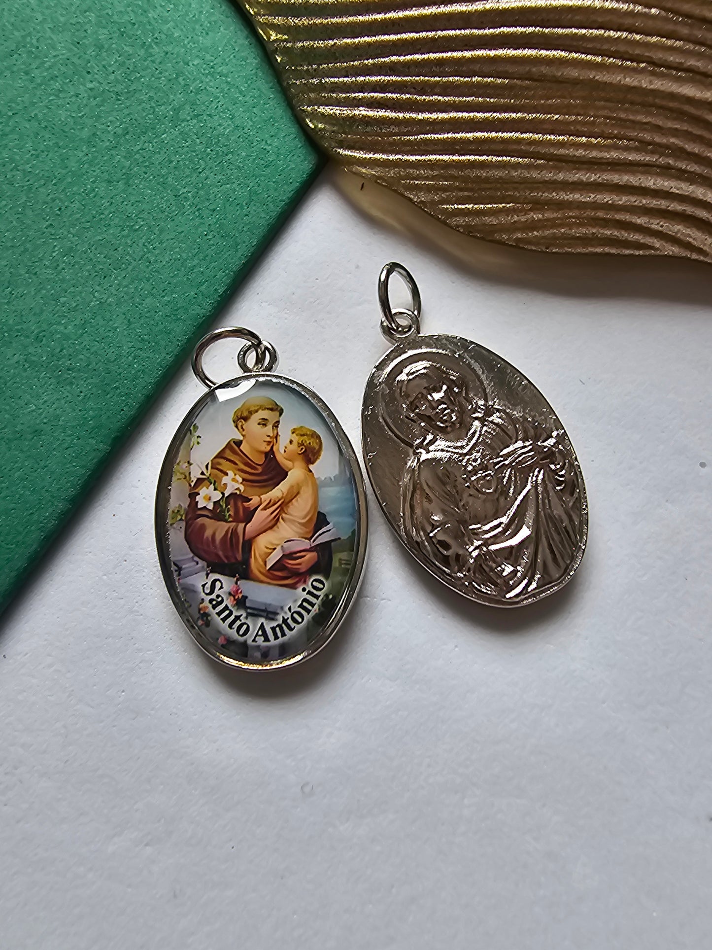 Medalha Santo António - Resinada