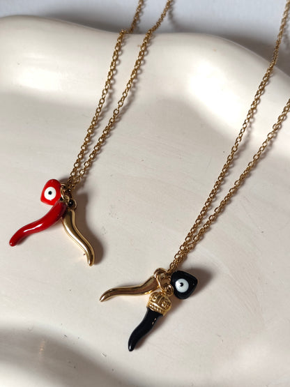 Colar Feminino com Amuletos Cornicello Italiano e Coração com Olho Grego