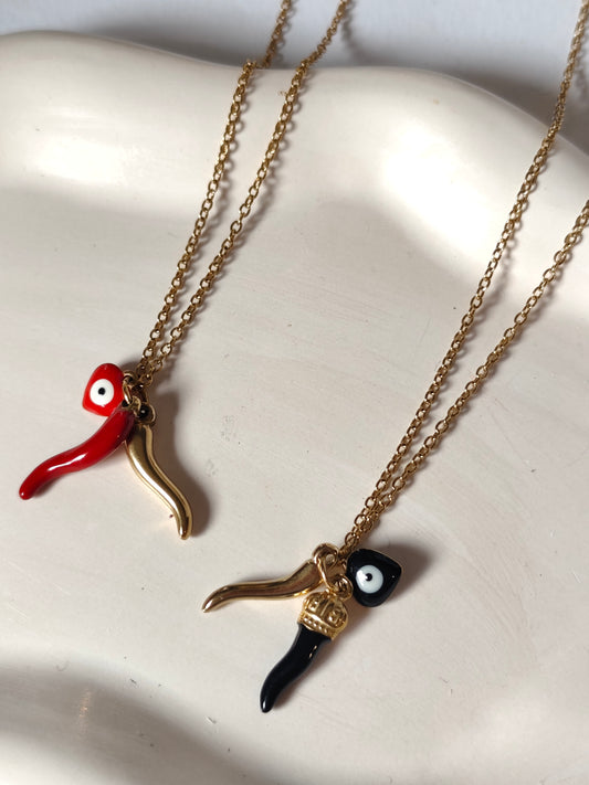 Colar Feminino com Amuletos Cornicello Italiano e Coração com Olho Grego